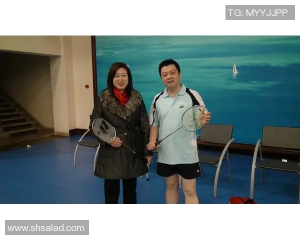 成都羽毛球队与南京羽毛球队赛后技术分析与战术复盘探讨
